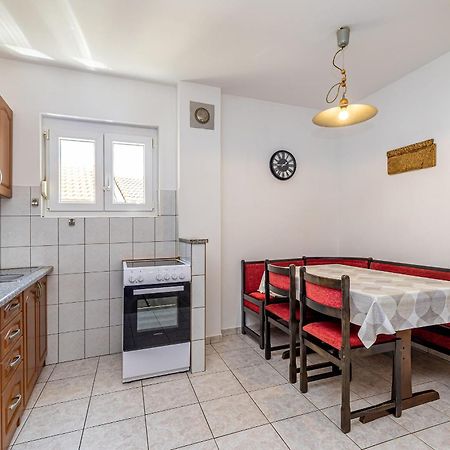 Private Accommodation Stara Baska Exterior photo