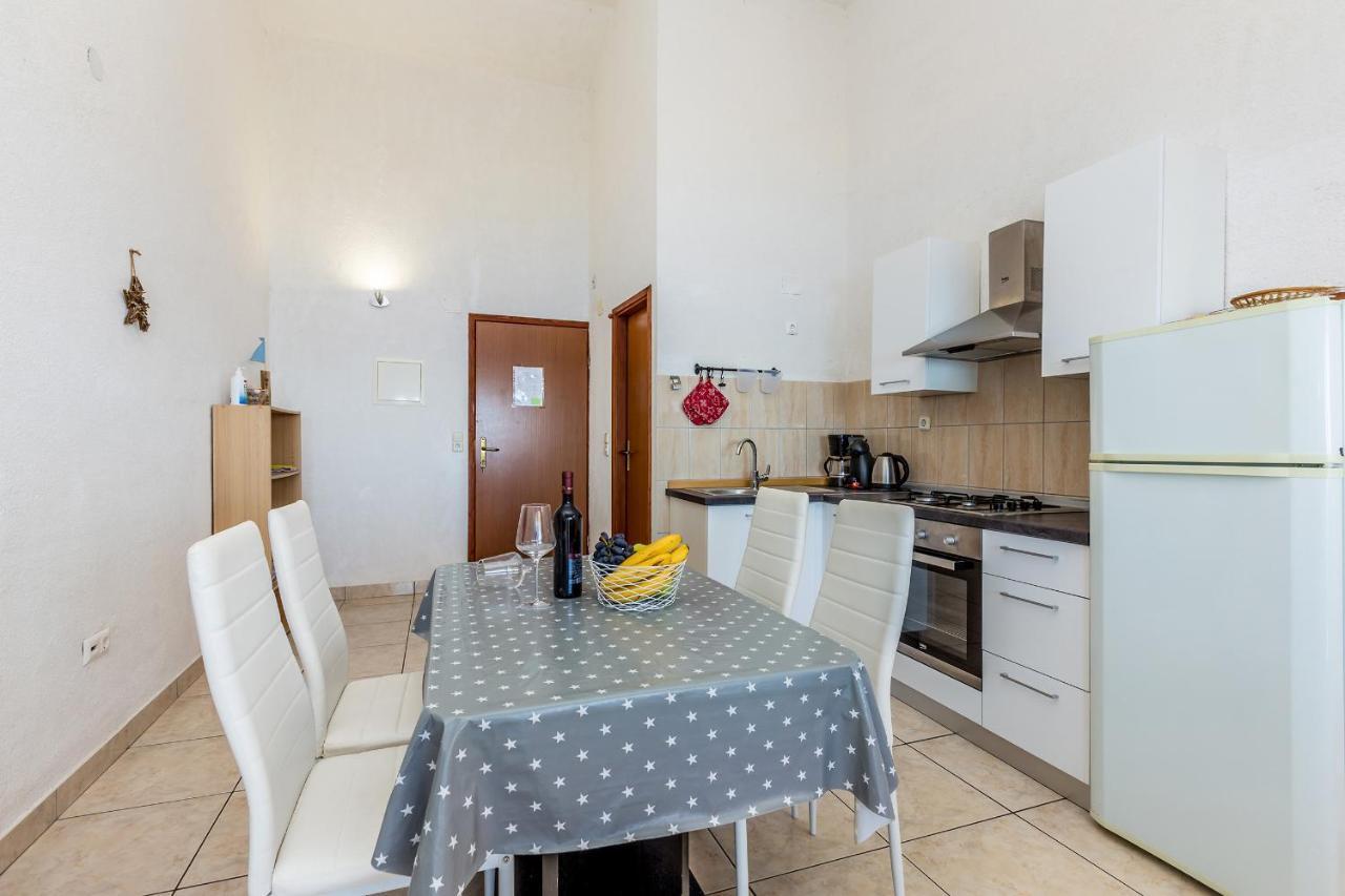 Private Accommodation Stara Baska Exterior photo