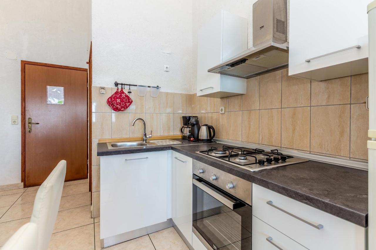 Private Accommodation Stara Baska Exterior photo