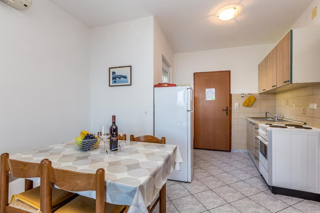 Private Accommodation Stara Baska Exterior photo
