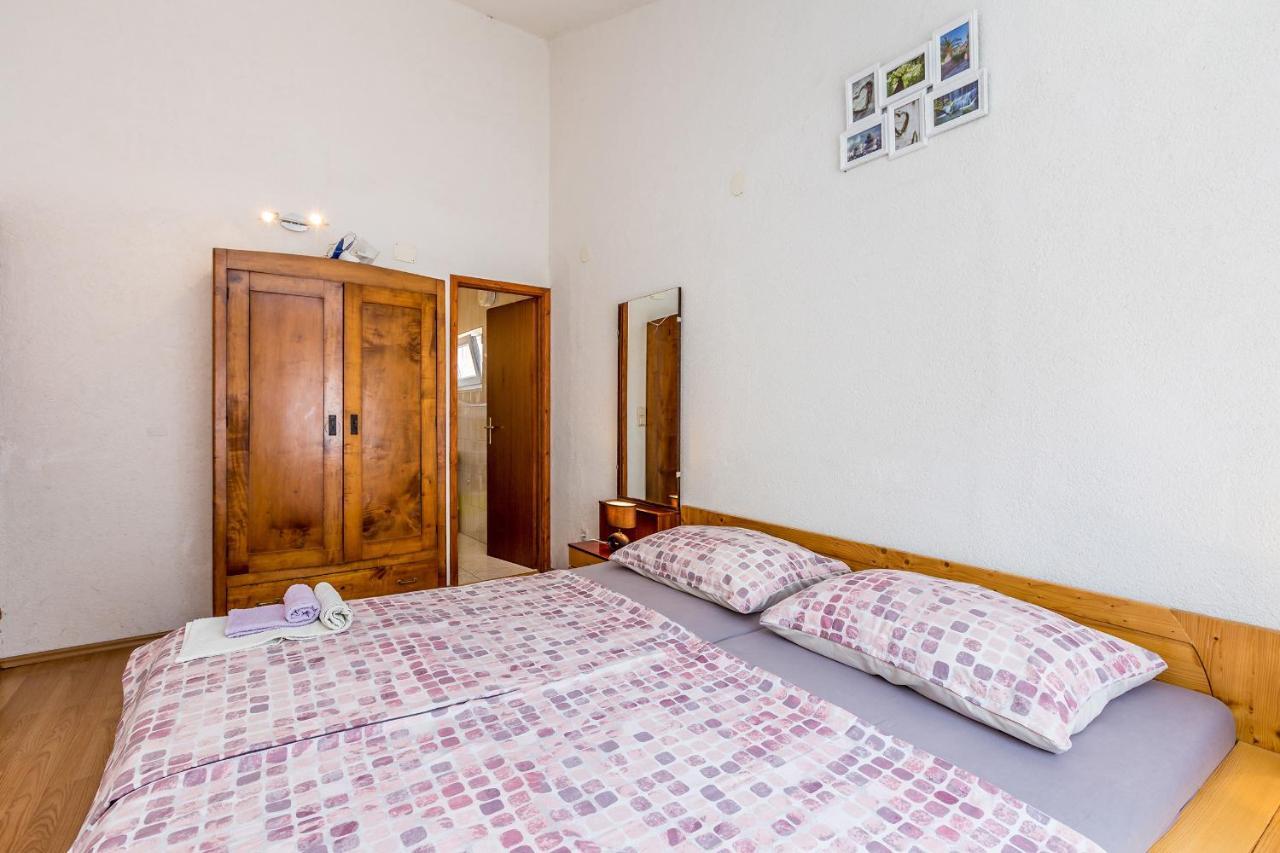 Private Accommodation Stara Baska Exterior photo